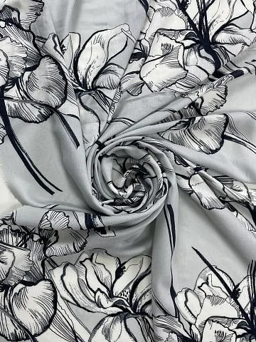 Светло-серая вискоза с контурным цветочным принтом, отрез 2,3 м